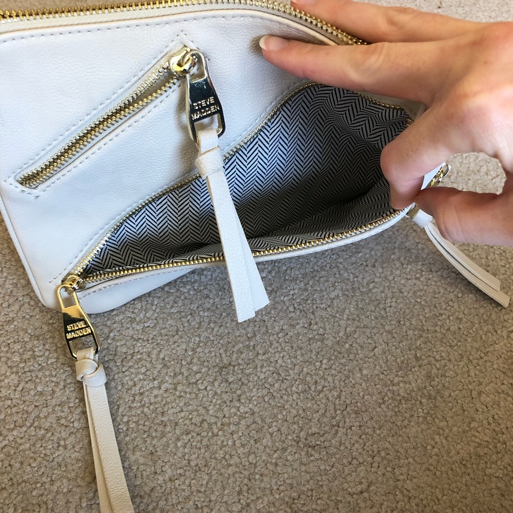 Steve Madden Over the Shoulder - Picture 4 of 8